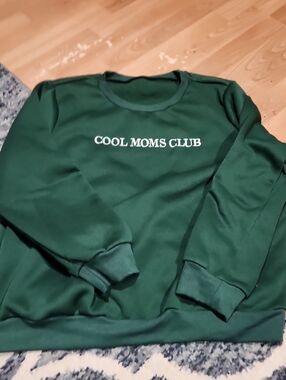 Green "COOL MOMS CLUB" Crewneck Sweatshirt